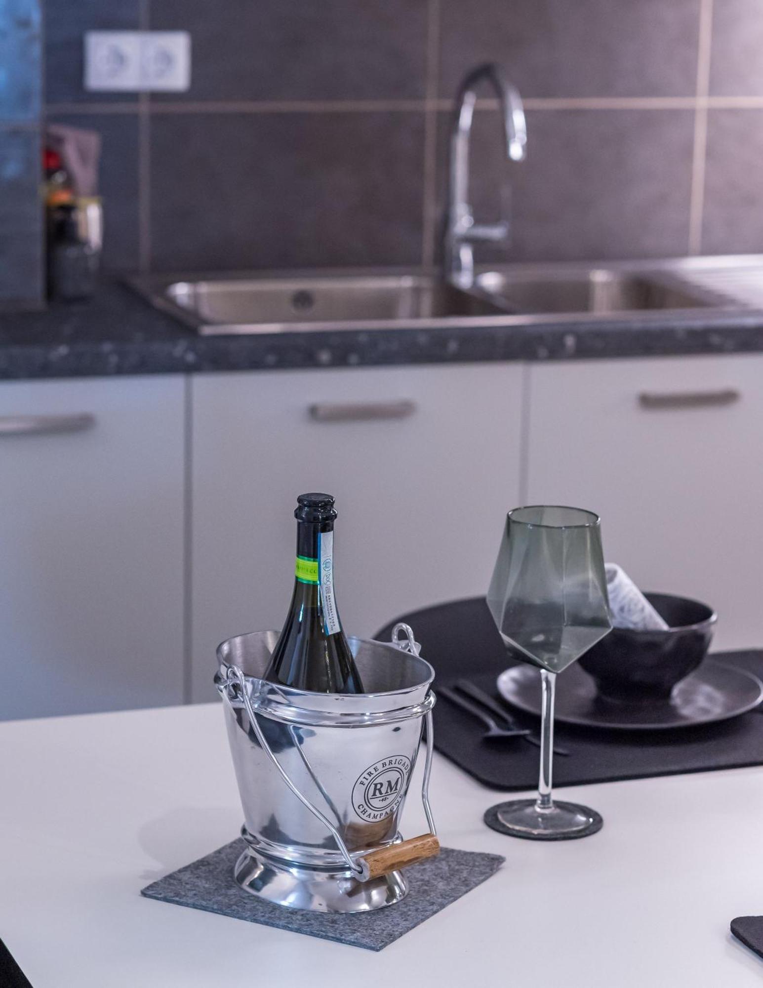 Glyfada'S Cosy Apartments Athena Bagian luar foto
